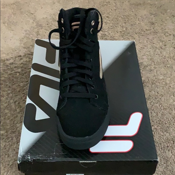 FILA Women’s Gym Shoes - Picture 4 of 4